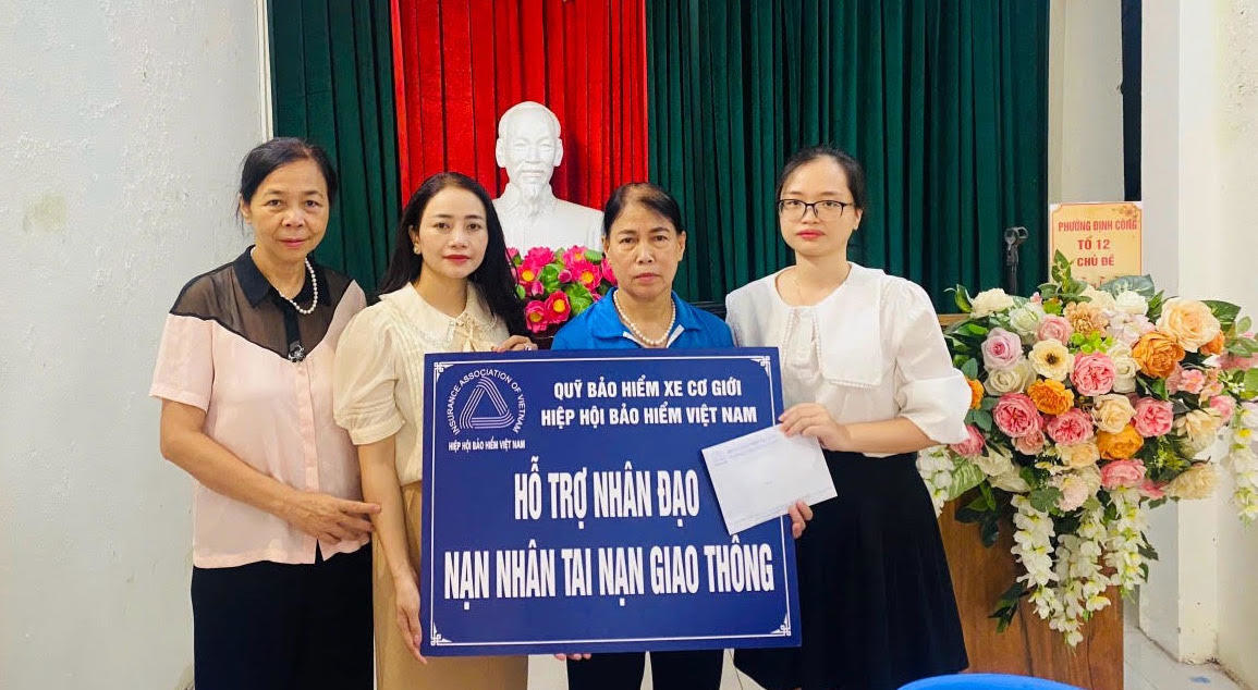 Hỗ trợ nhân đạo gia đình nạn nhân tử vong do tai nạn giao thông tại Hà Nội